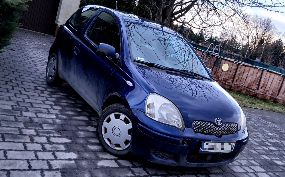 Toyota Yaris 1.3 Lift Rok 2004 Wspomaganie Klima CD Zimówki