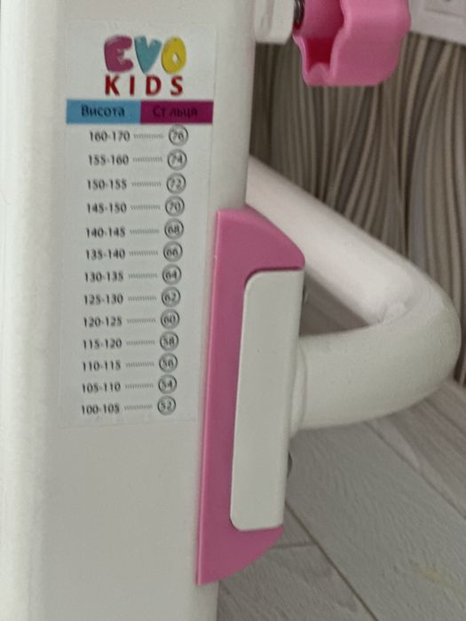 Продам дитячу парту