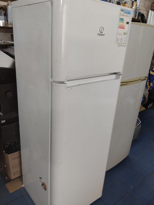 Холодильник indesit