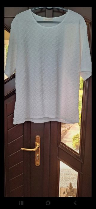 Biała bluzka z krótkim rękawem