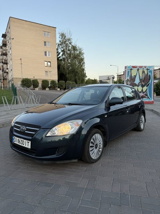Автомобіль Kia ceed