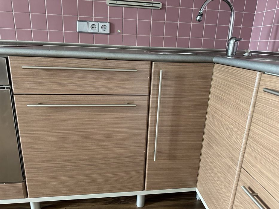 Кухня з технікою, у гарному стані