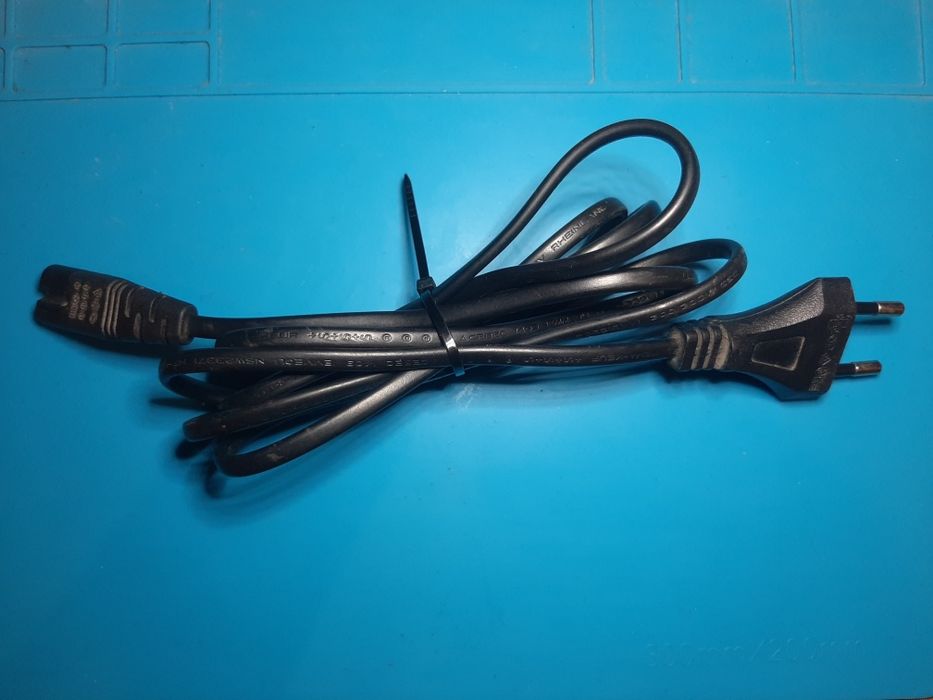 Кабель питания сетевой IEC C7 2 pin для AV-техники 220 Вт