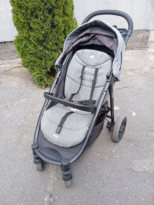 Продам коляску Joie