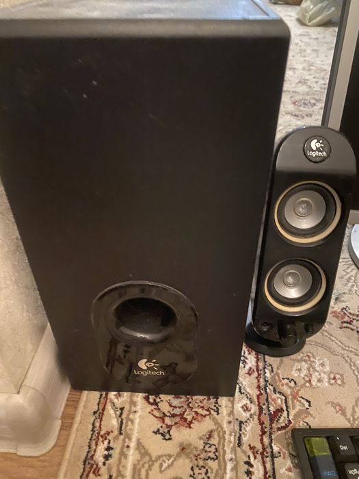 Настольный компьютер , системный блок , монитор , колонка, сабуфер