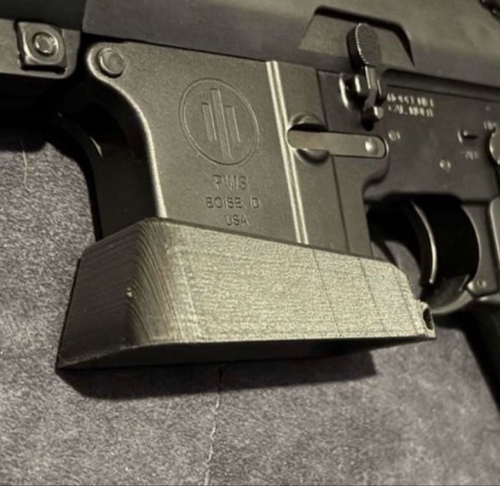 Magwell do AR-15 na śrubę