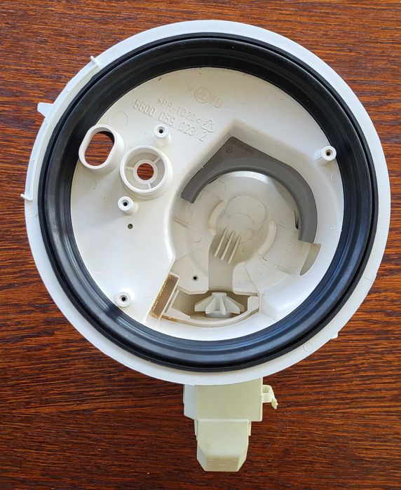 Pompa odpływowa z odpływem zmywarki Bosch SGV55M43EU