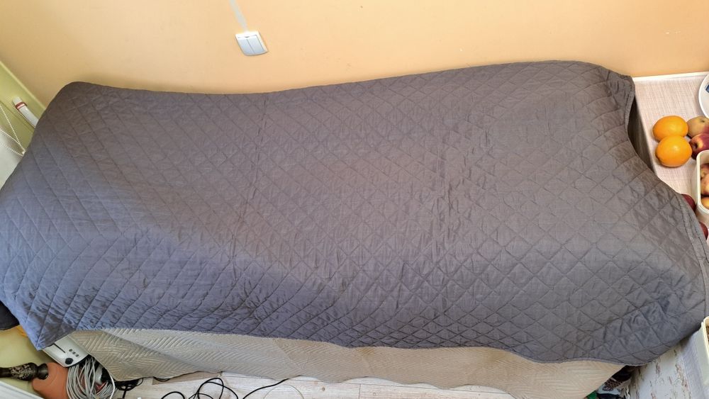 Narzuta duża ,ciemno szara 220 × 240 cm .