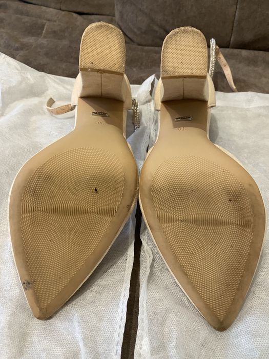 Взуття на підборах