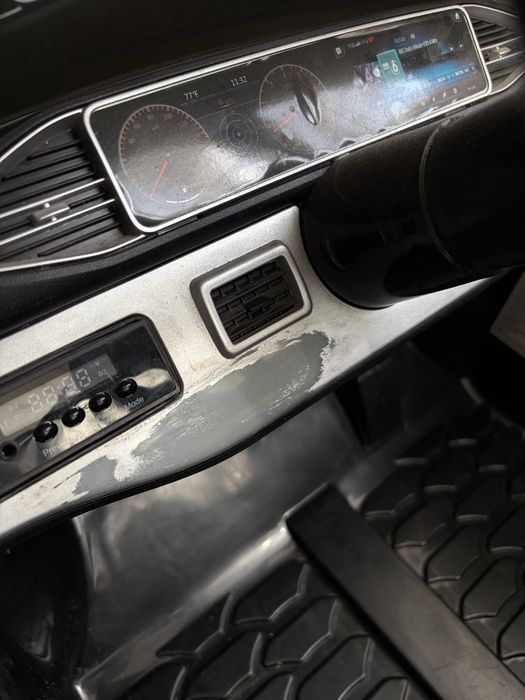 Дитячий електромобіль на пульті керування