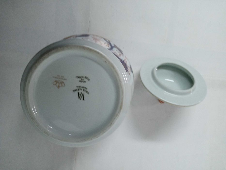 Vista Alegre - Pote com tampa em porcelana