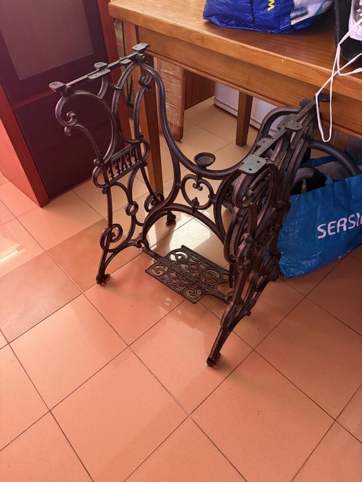 Maquina de costura com tampo em vidro