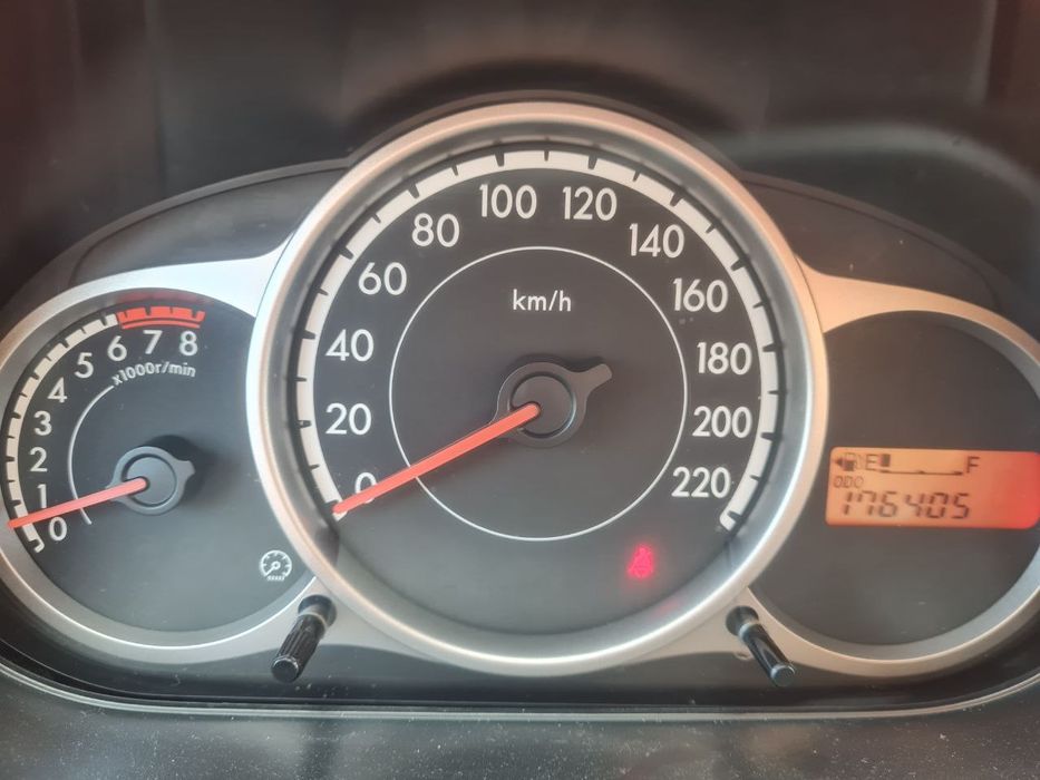 Mazda 2 2010 рік