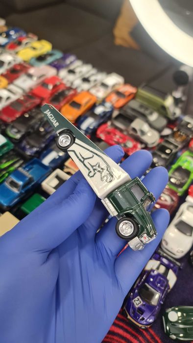 Hot WHEELS TEAM Transport - Jaguar Pack