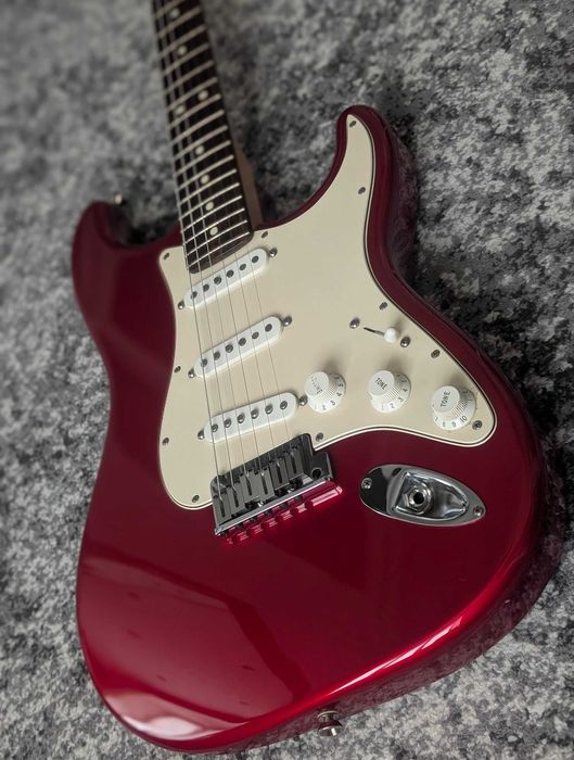 Электрогитара Fender American Stratocaster - Chrome Red