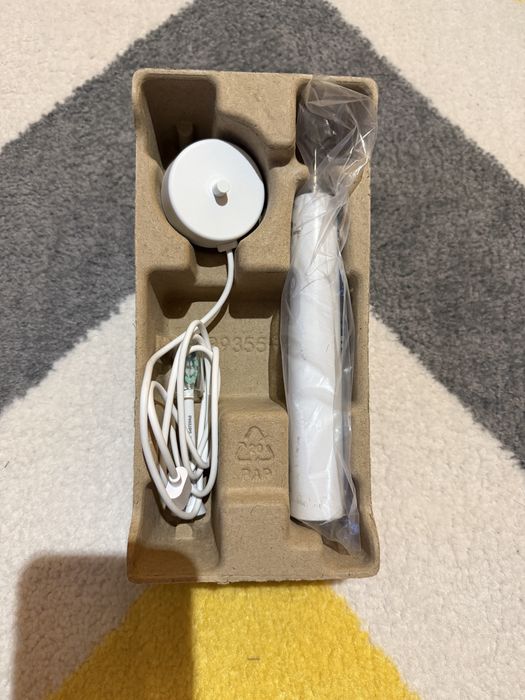 Зубна щітка Philips Sonicare 4100