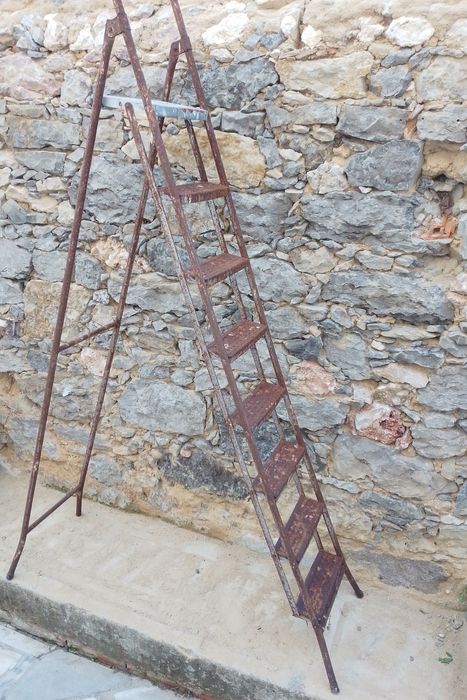 Escadote de ferro vintage