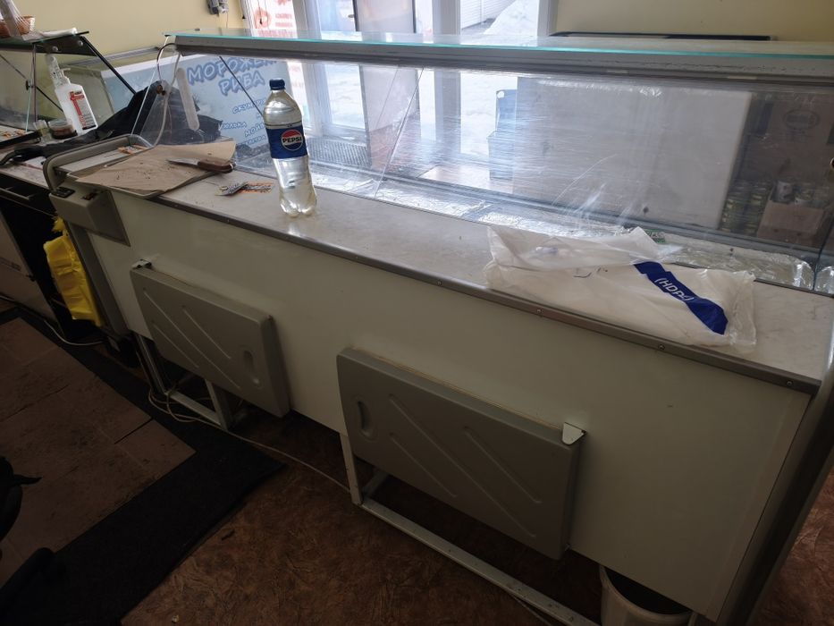 Холодильна вітрина