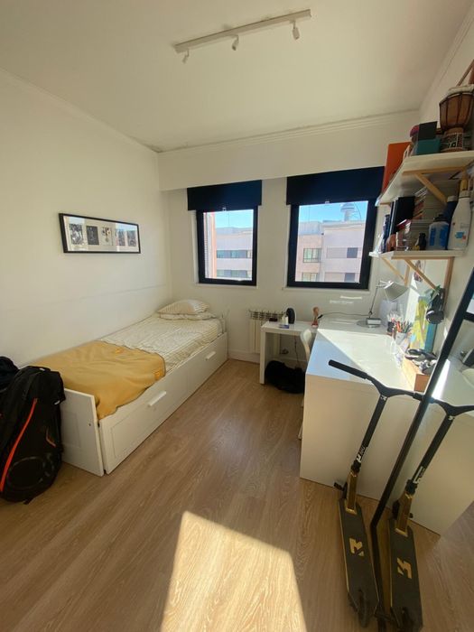 Cama IKEA branca  individual com duas gavetas + Colchão