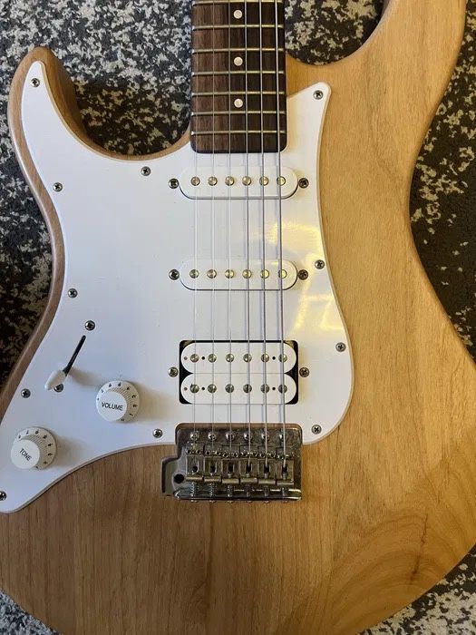 Комплект для гри на електро гітарі: лівша Yamaha Pacifica + THR5 + доп