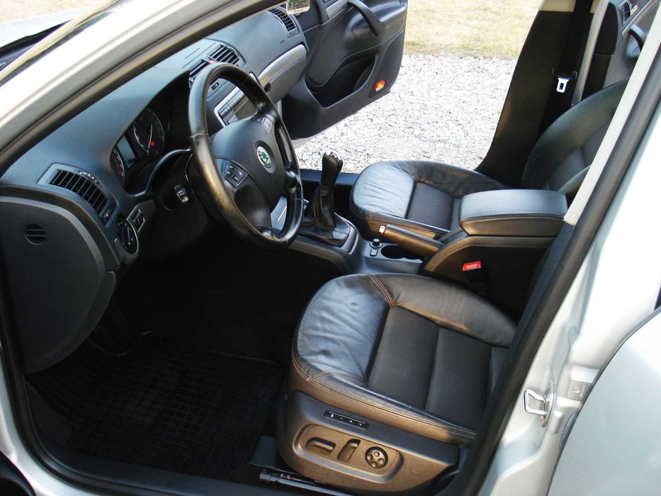 Skoda Octavia Kombi 2.0 FSI 150 KM Niski przebieg - Bogato wyposażona