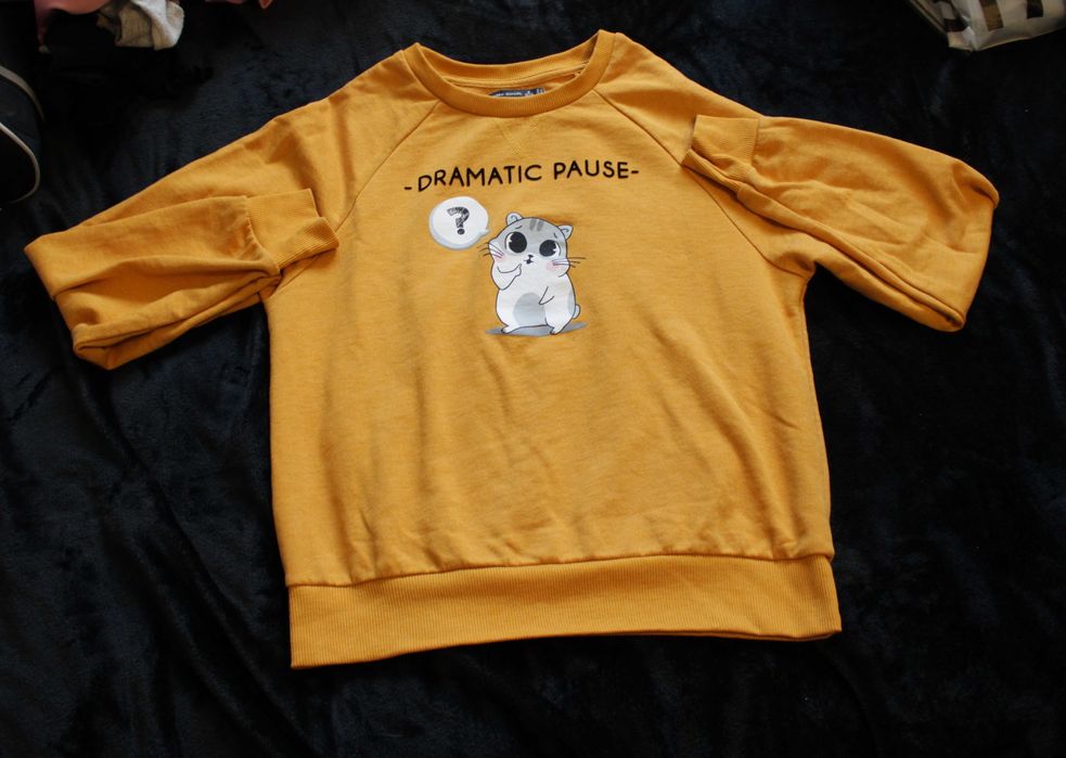 Suéter da Bershka "Dramatic Pause"