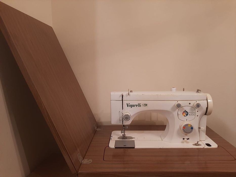 Máquina de Costura e de Bordar VIGORELLI maxi 4000