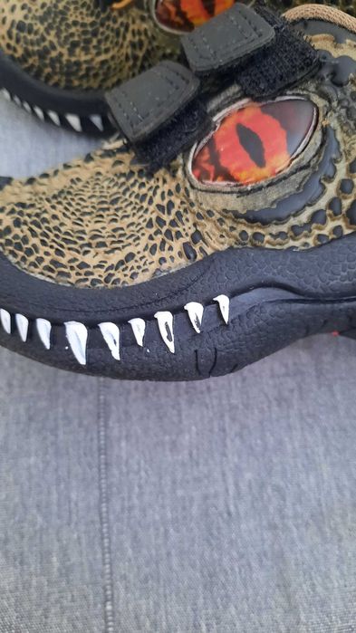 Ténis Dinossauro com dentes e tudo nº 26