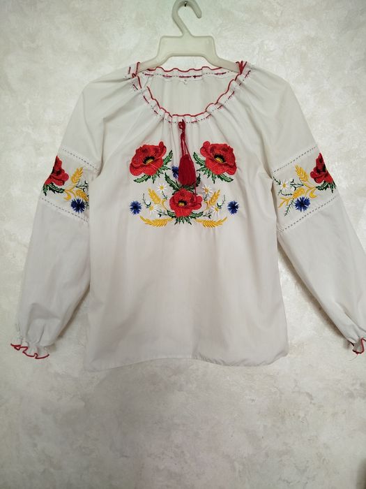 Вишиванка на дівчинку.