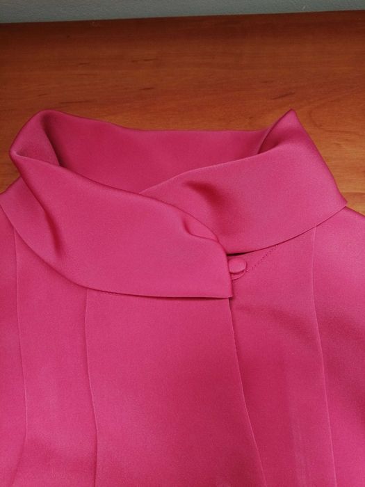 Żorżetowa rozpinana bluzka z długim rękawem w kolorze ciemnej maliny