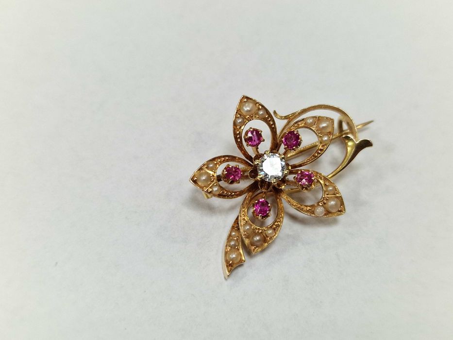 Złota broszka damska/ 585/ 3.99 gram/ 0.25 CT/ 5x Rubin/ perły/ wycena
