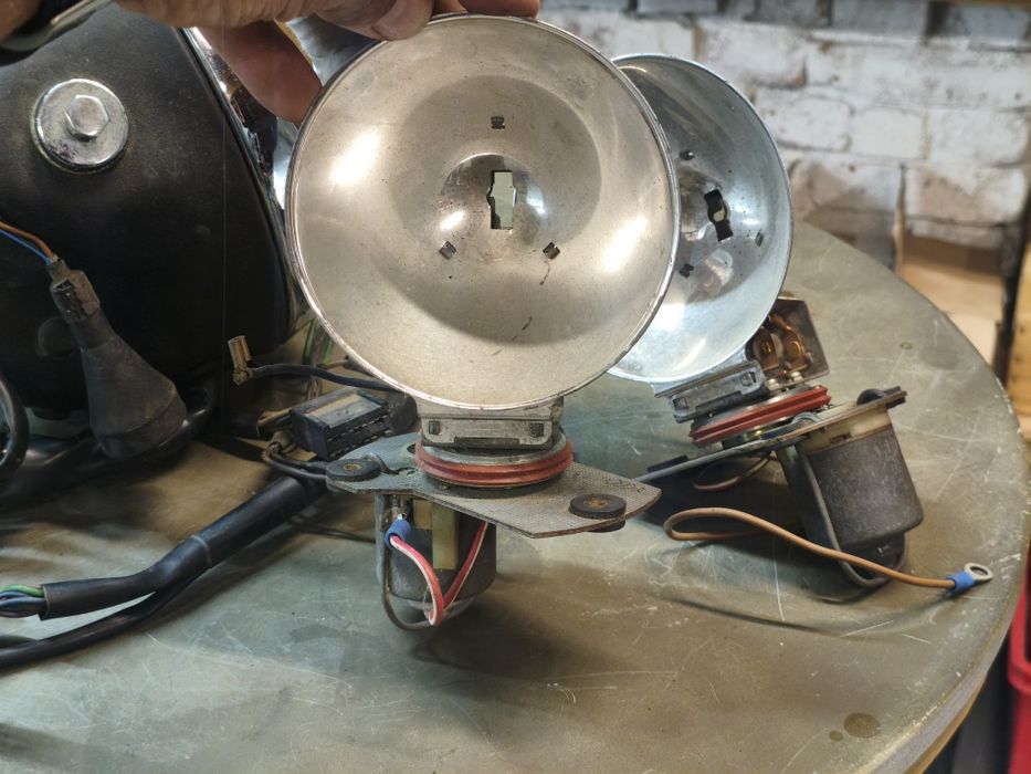 BMW R75 R80 r100 lampa reflektor kierunkowskazy lusterka boczki kołpaki emblemat koguty lampa błyskowa policja Hella KL70 niebieska halogen