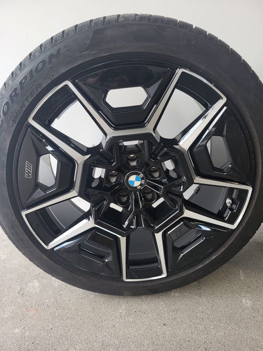 Kola zimowe Bmw Xm 22 cale Pirelli