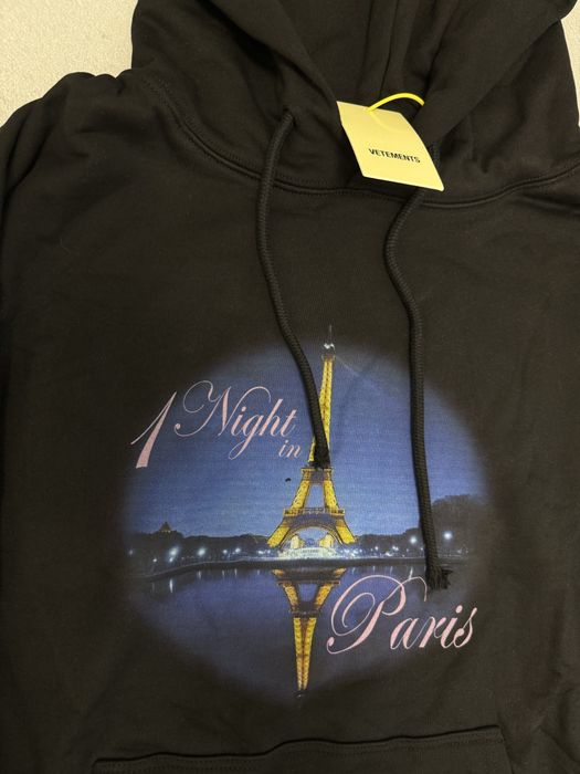 худи Vetements  1 Night in Paris 2025