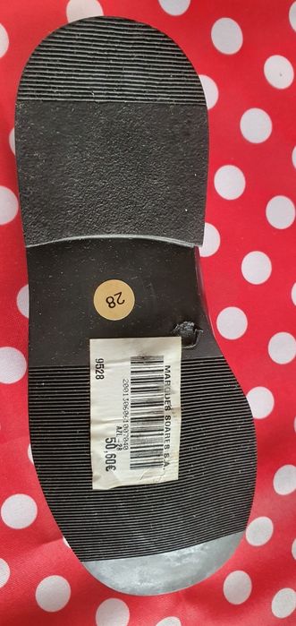 Sapatos em pele de menino NUNCA USADOS tamanho 28