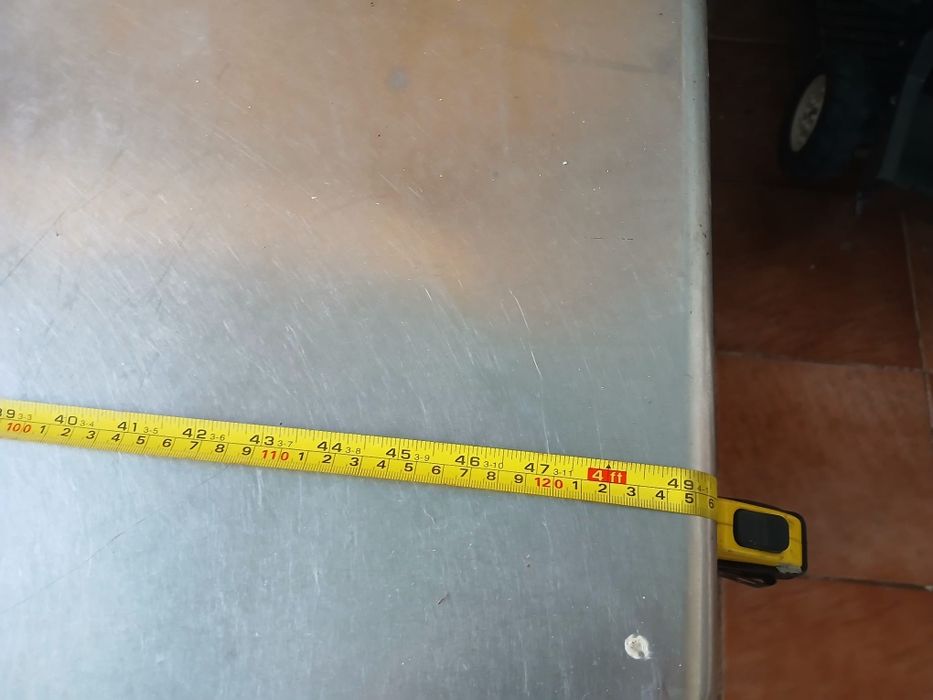 Bancada de inox com poder por a máquina do café