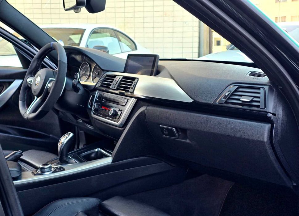 BMW 320d f30 pack m 2.0 "look m3"