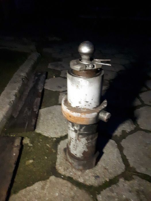 Silownik przyczepy trojstronnej