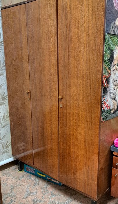 Продам шкаф                                .