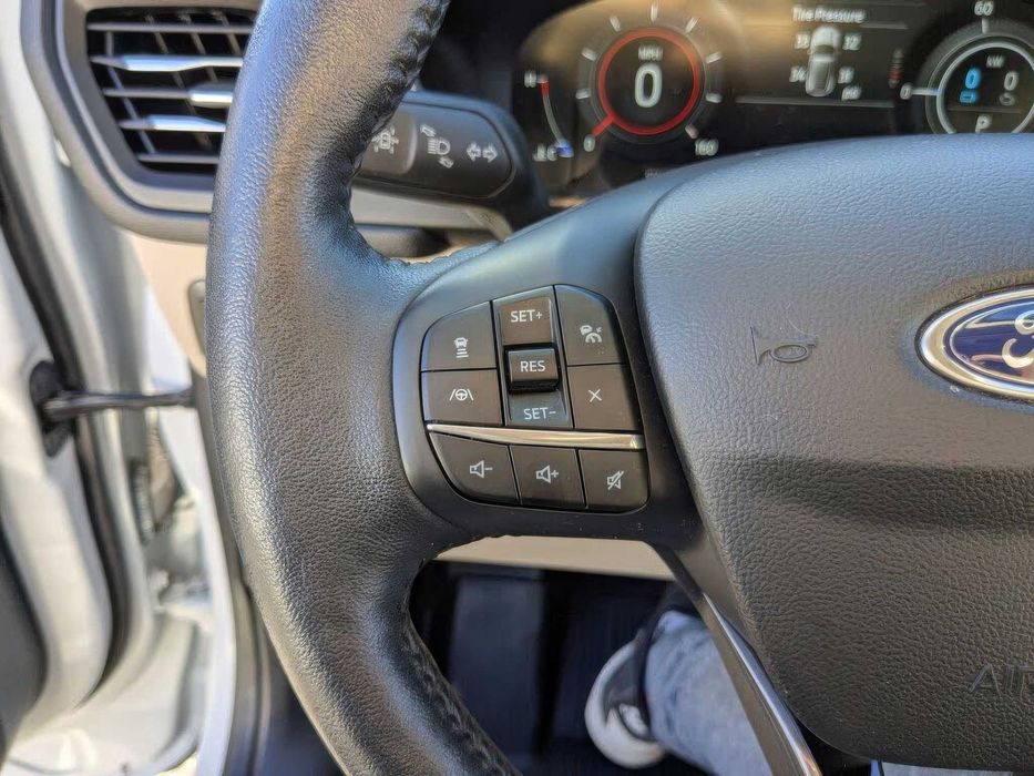 Ford Escape Hybrid Titanium      2020