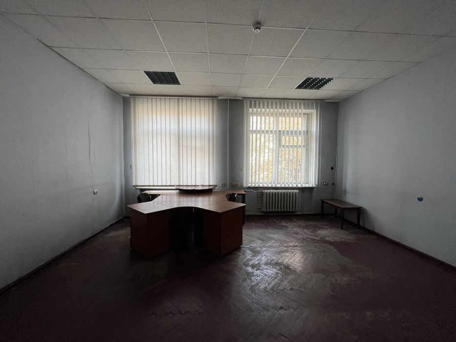 Окремий кабінет 30 квадратів в центрі міста