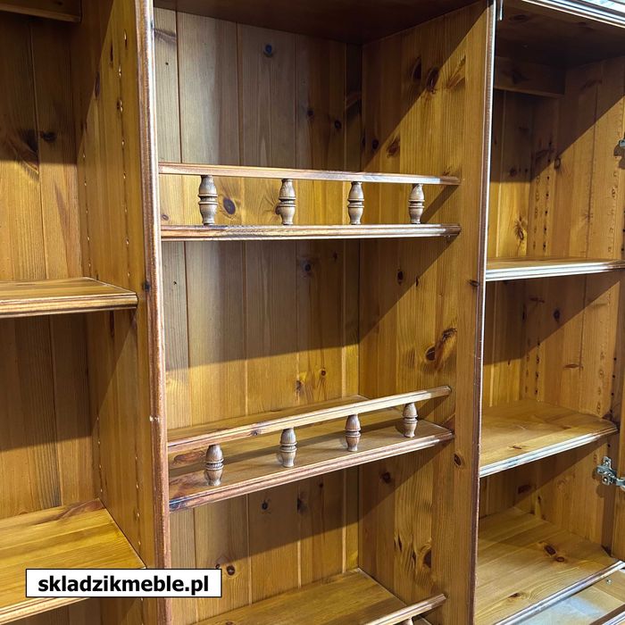 010325 Kredens sosnowy wysoki w odcieniu mahoń