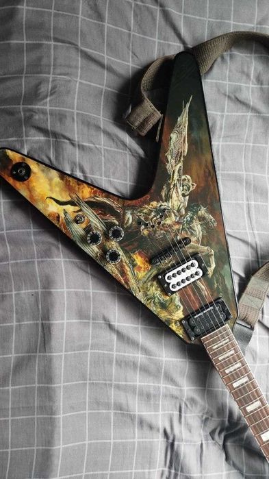 Gitara Dean Peterson - "Hunter" Flying V