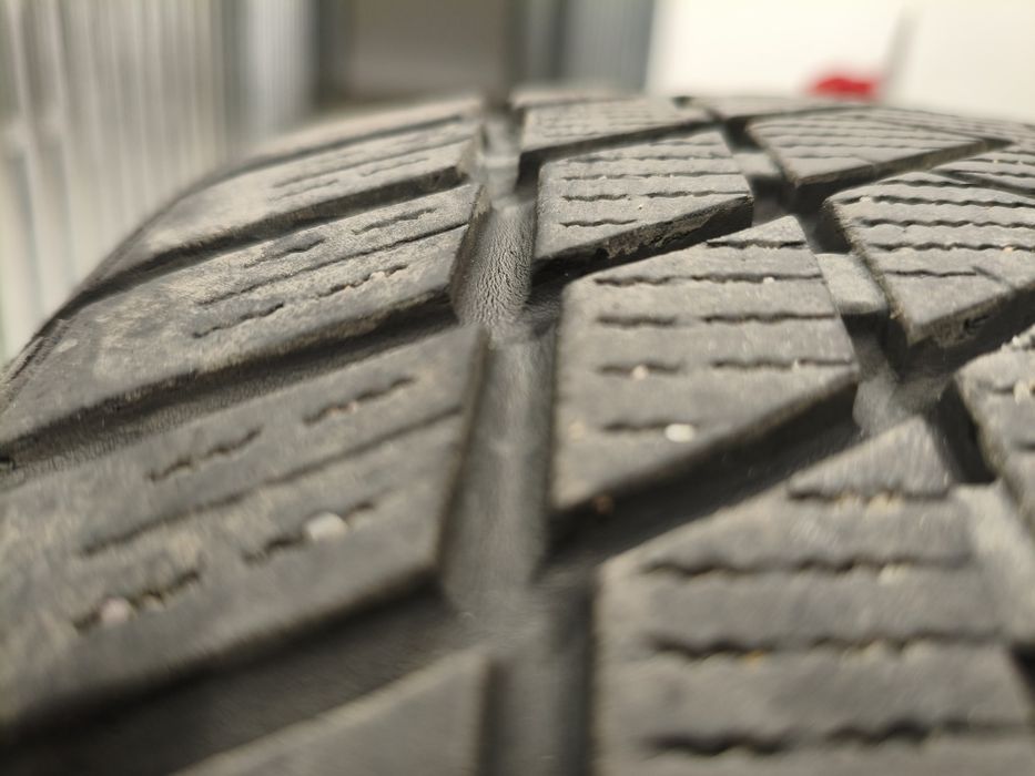 Opony zimowe 215/50/17