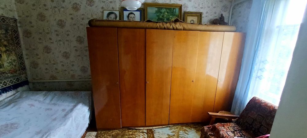 Продається великий будинок 140 м² (2 окремі входи) на земельній ділянці 12 соток біля соснового лісу в селищі Понінка