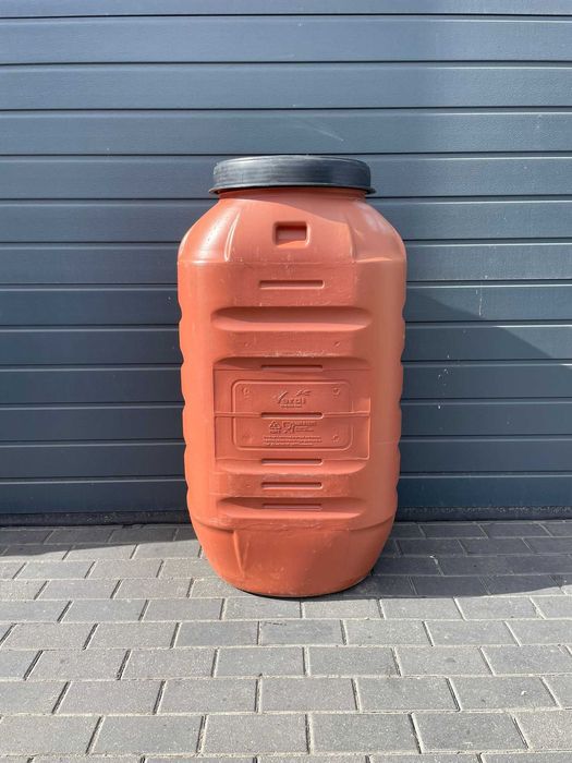 beczka-220l-plastikowa-beczki-200-l-wode-podlewanie-deszczowka-200l