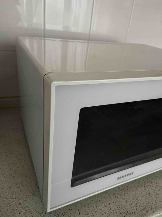 Мікрохвильова піч SAMSUNG CE1150R