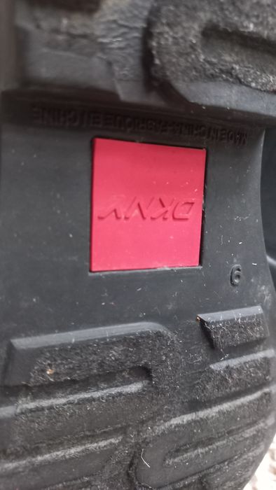 Kalosze DKNY na niepogodę