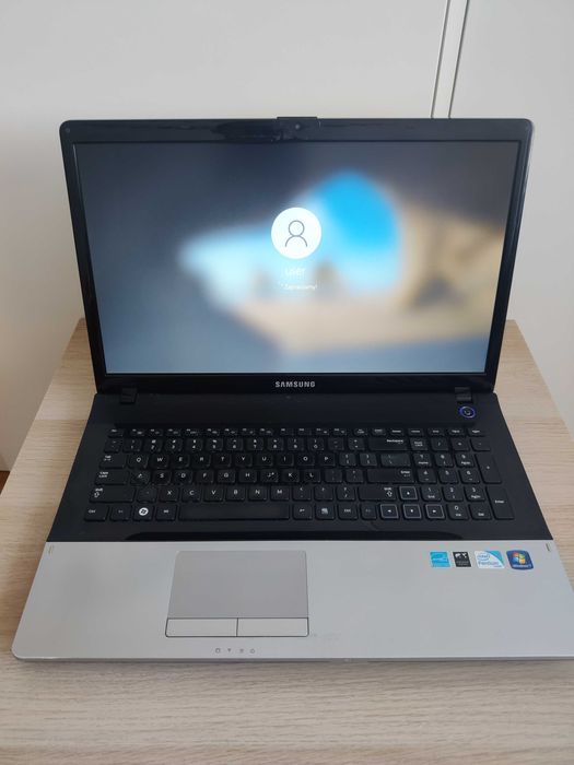 Laptop Samsung Seria 3 • 6GB RAM • 700GB HDD • 17.3" • Win10 NP300E7A