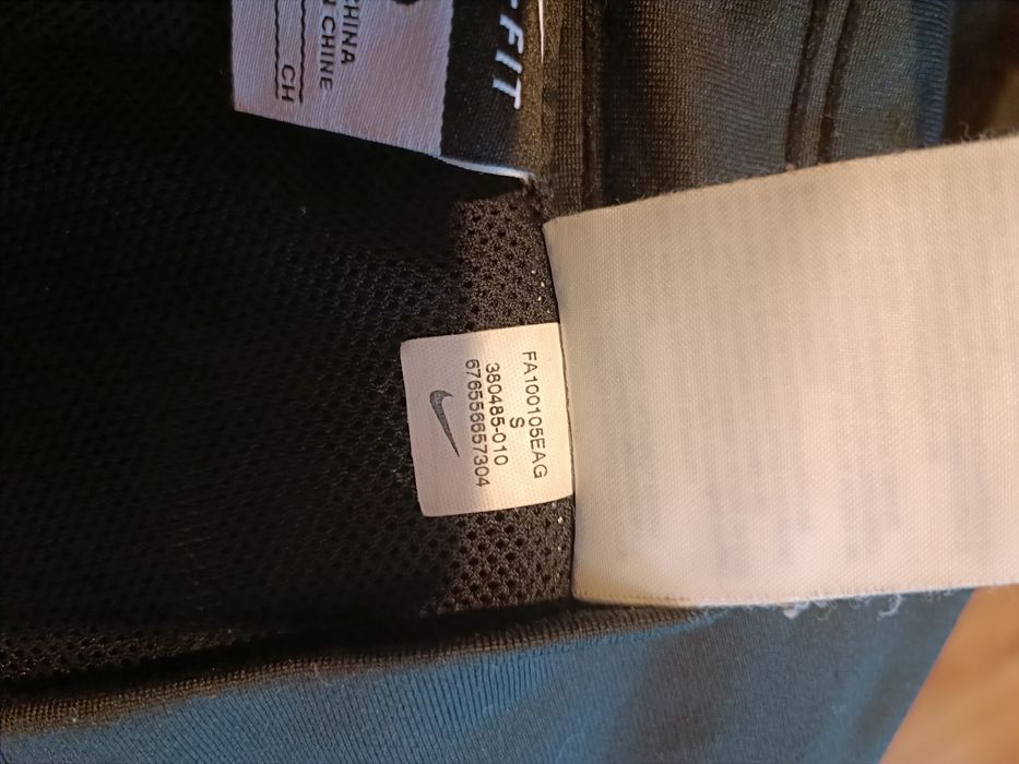 Spodnie sportowe Nike typu rybaczki
